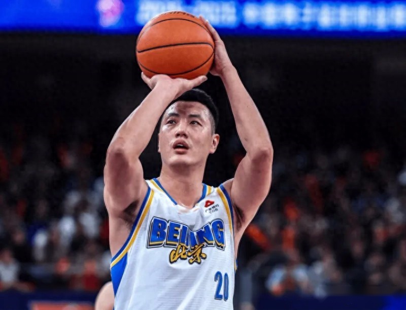 输上海发布会！许利民赞翟晓川，回应伤情情况，贝利强调阵容不整